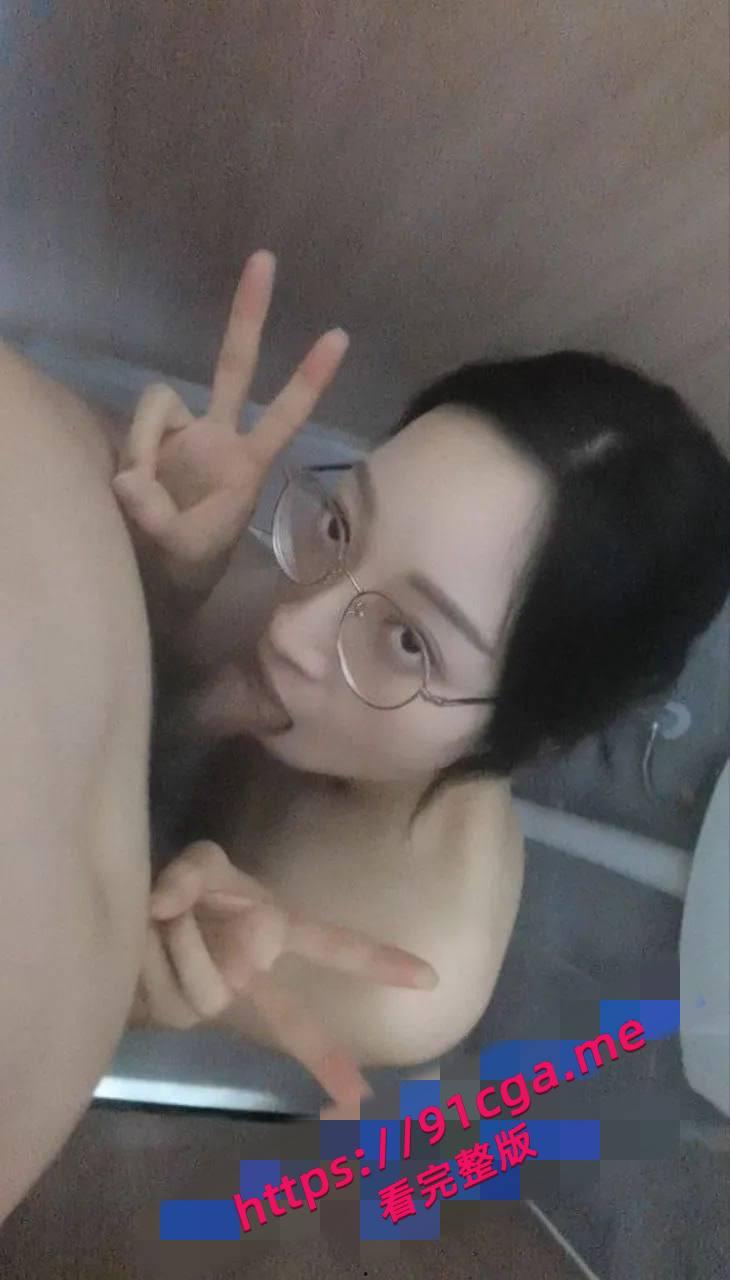 高校学生妹黑料曝光 光天化日宿舍激情做爱 全裸勇闯男厕-5