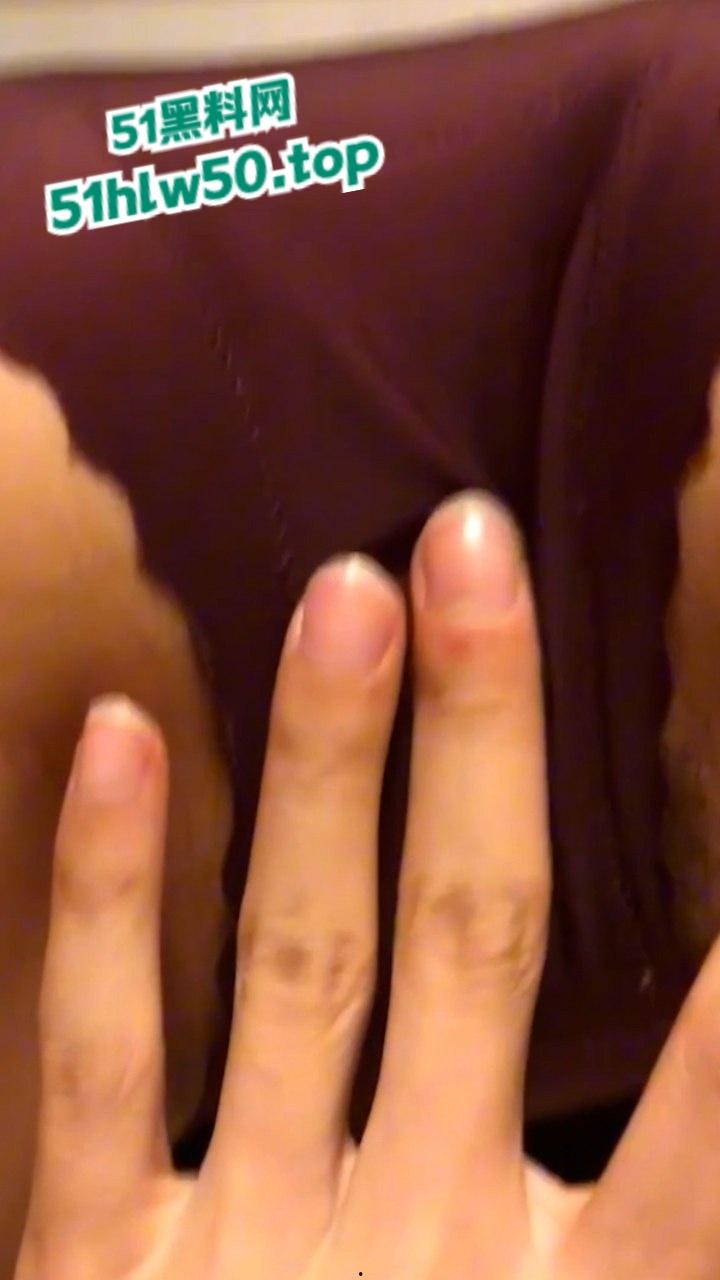 湖南辣妹子【韩亚超】脚踏两条船，交往三年的绿帽男被踹后一气之下，全网曝光两人性爱视频!-3