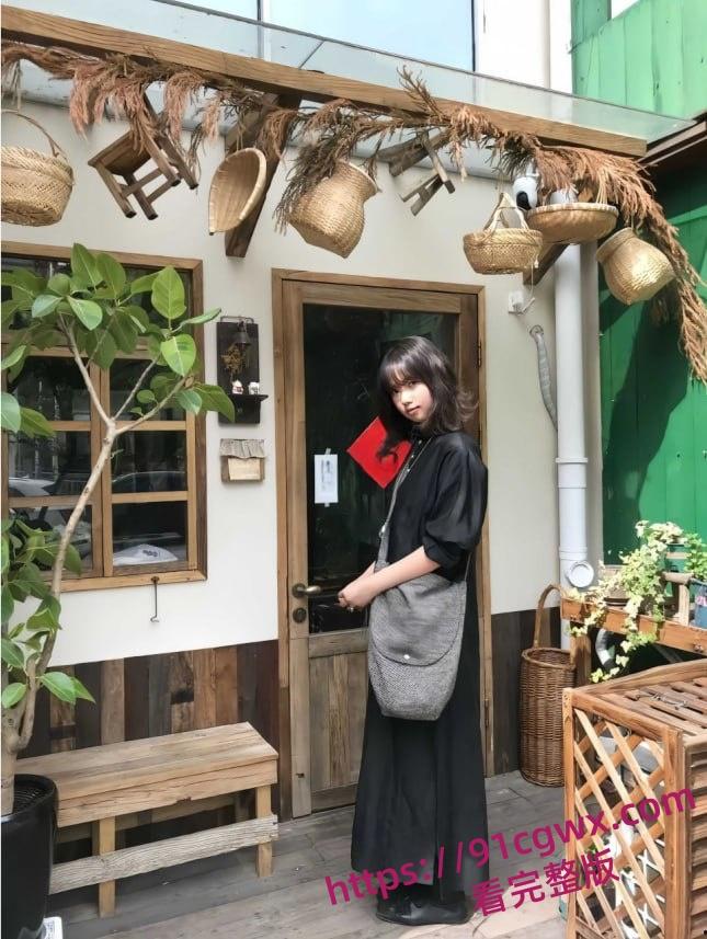 上海富二代大哥包养中日混血妹子 平日乖乖女私下超反差 3P淫乱双洞齐开 性爱视频曝光！-2