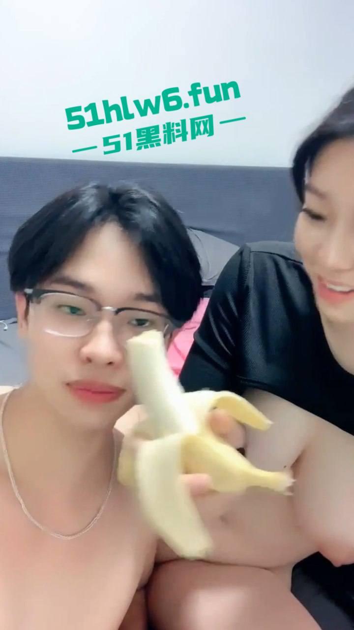 高颜值巨乳嫩妹，为了赚钱和男友下海镜头前疯狂性爱，两颗大奶被操的摇晃不断无套内射淫荡至极。-6