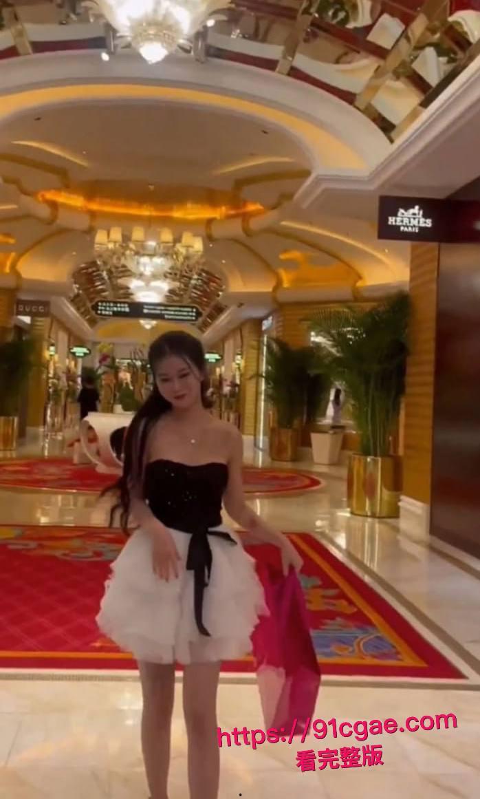 20岁顶级外围 晴晴 黑丝JK渔网全套情趣 影院全裸骑操 KTV吞精打桩 骚到极致的性爱视频合集流出！-7