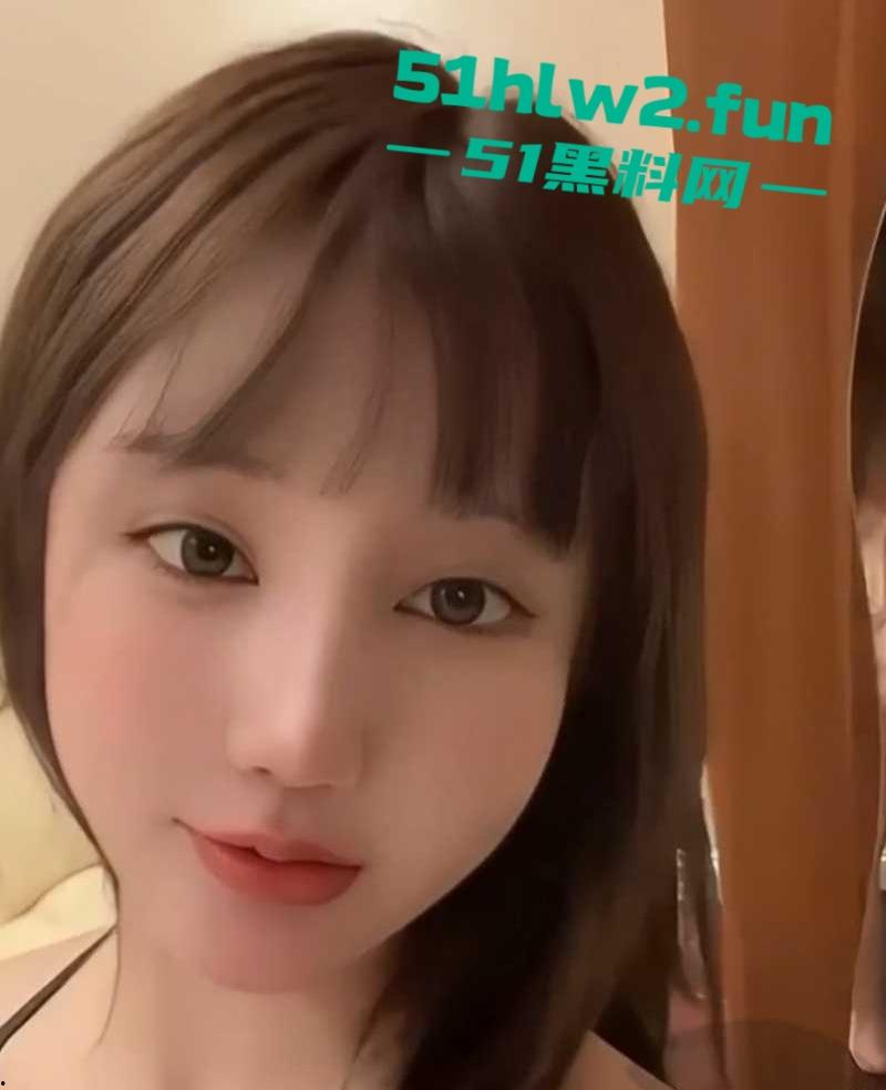 高人气外围女神 【yooheejadeda 】尽情展现她魂摄魄魅力，乳交吸屌花样玩法解锁绝对让你欲火焚身！-2