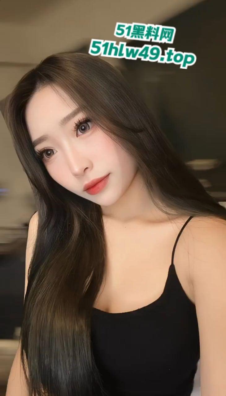 抖音知名性感母狗【滨海徐记面馆老板娘】粉鲍肥臀身材一流，晚上喜欢会讨好榜一大哥的鸡巴。-1