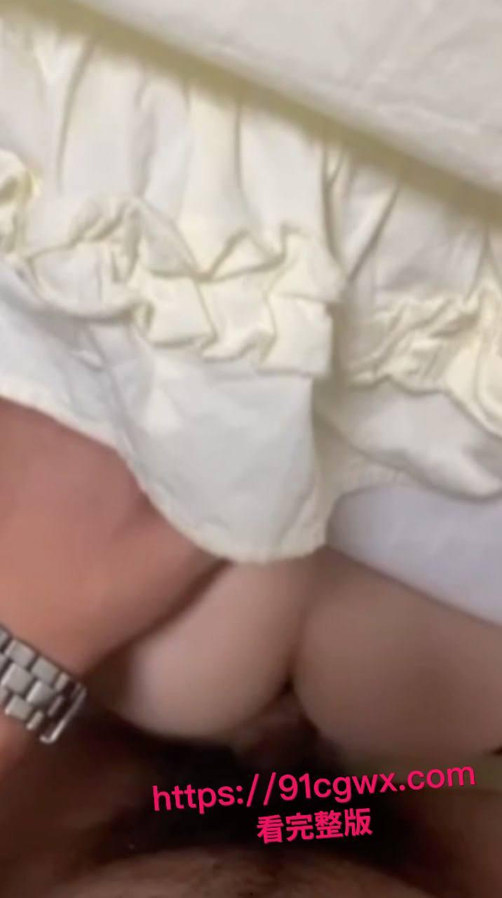 吴萌私密视频泄露！娇小身材大胸反差，嫩滑肌肤让人血脉喷张！-9