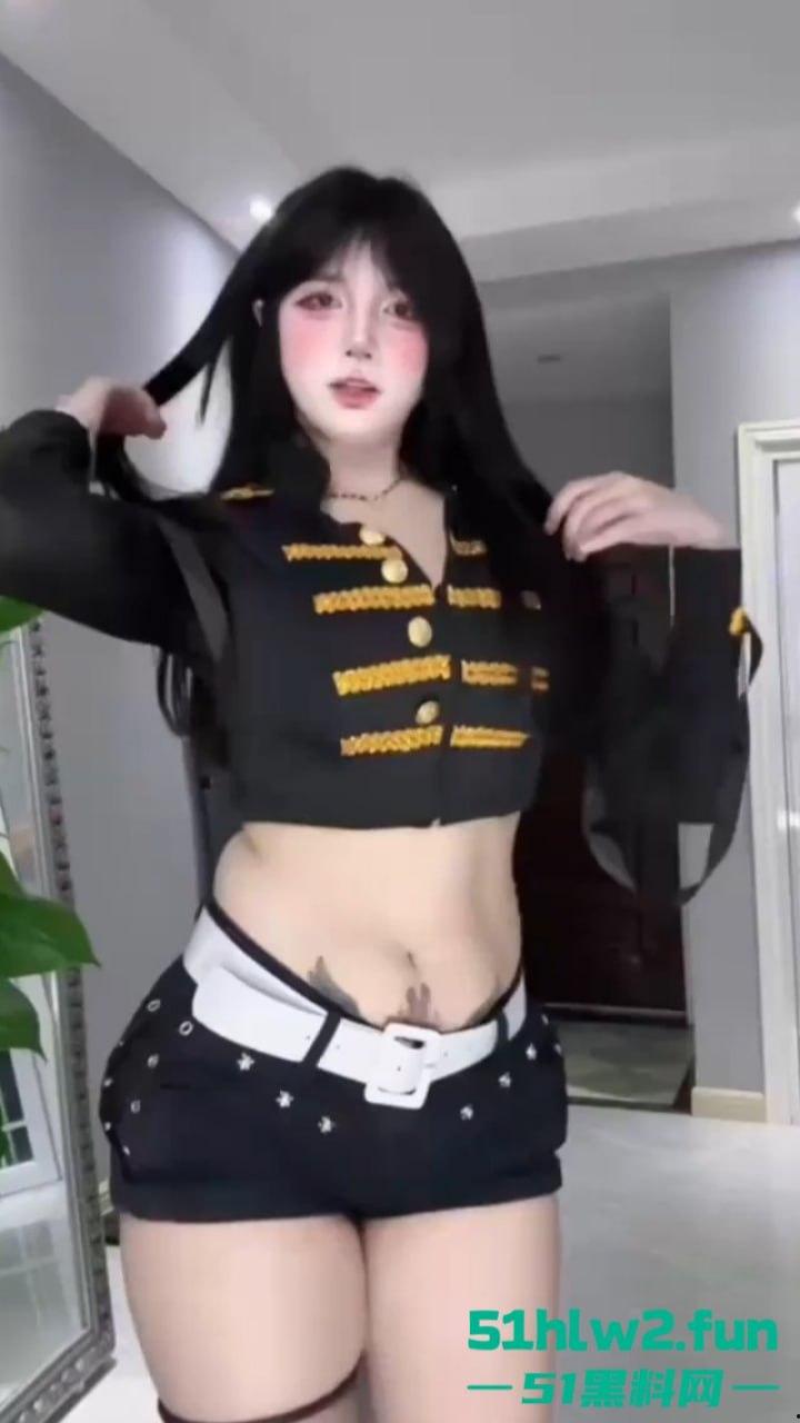 推特巨乳网红【幼幼酱】高额打赏定制福利流出，爆乳黑丝诱惑骚舞，极致肥臀抠穴榨精。-4