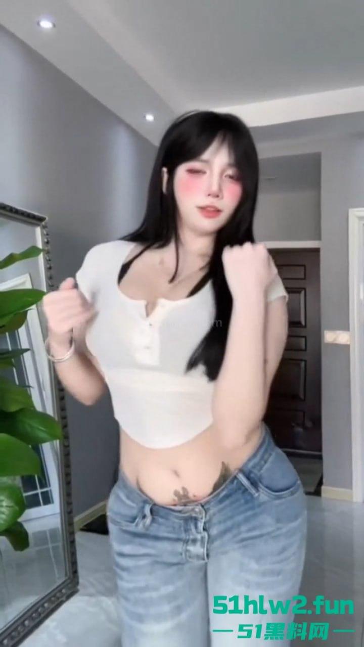 推特巨乳网红【幼幼酱】高额打赏定制福利流出，爆乳黑丝诱惑骚舞，极致肥臀抠穴榨精。-6