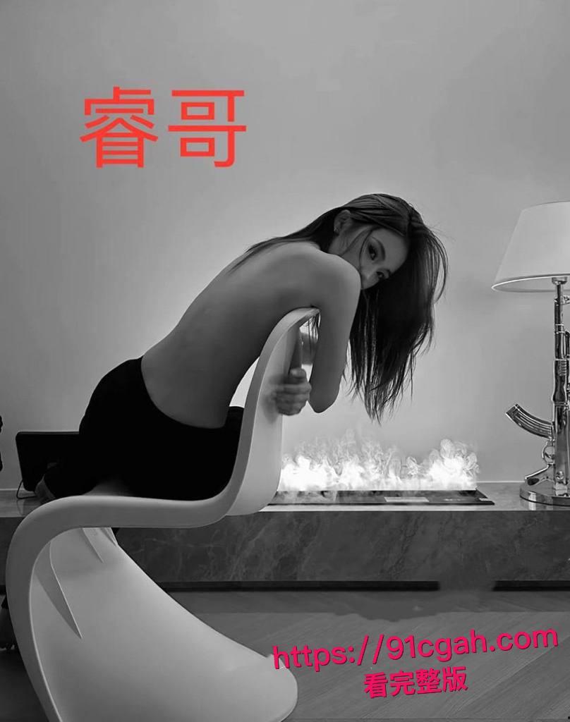 抖音女网红 Yuri睿哥 网上哭诉男友陈观宇出轨   不仅在自己床上啪啪 还自拍性爱视频 小三骚逼被干的潮喷-1