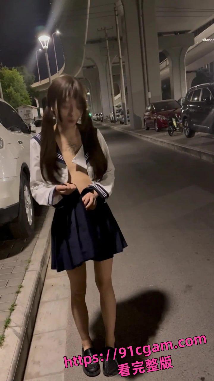 西萌工作室最新流出！涵涵和小泪深夜街头露出 户外街拍轮番争艳丽-5