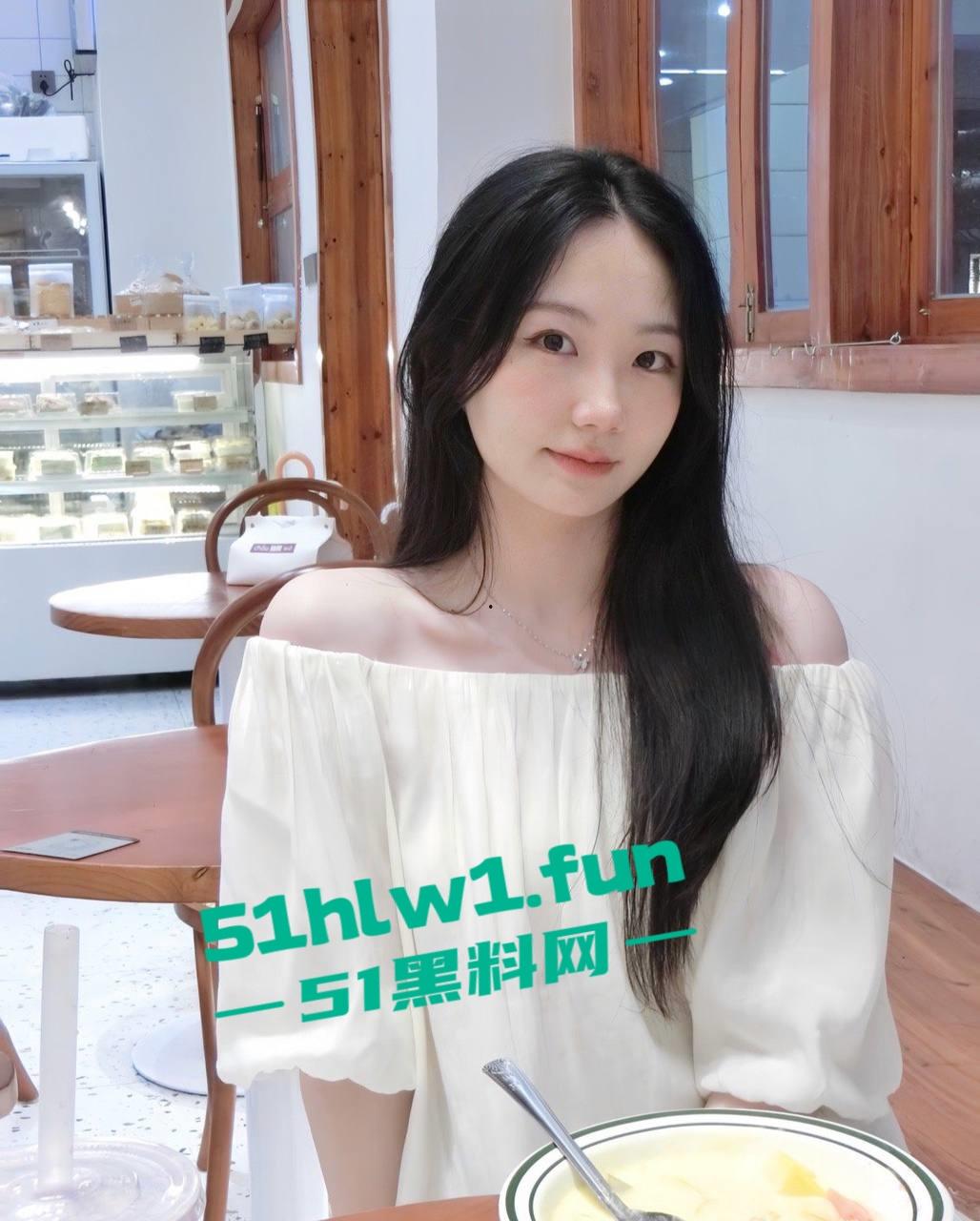 山东反差母狗徐晓玲，极品身材黑穴骚逼，肤白貌美长腿女神，不交男友只约炮，被渣男曝光做爱视频-4