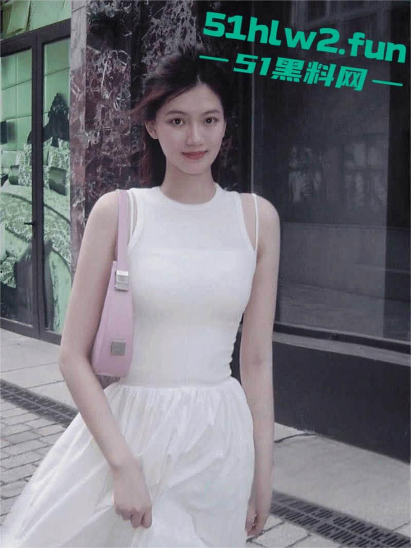 上海绝美幼师【陈诗雅】23岁长腿御姐女神，背地里偷情学生家长被男友发现曝光不雅视频。-3