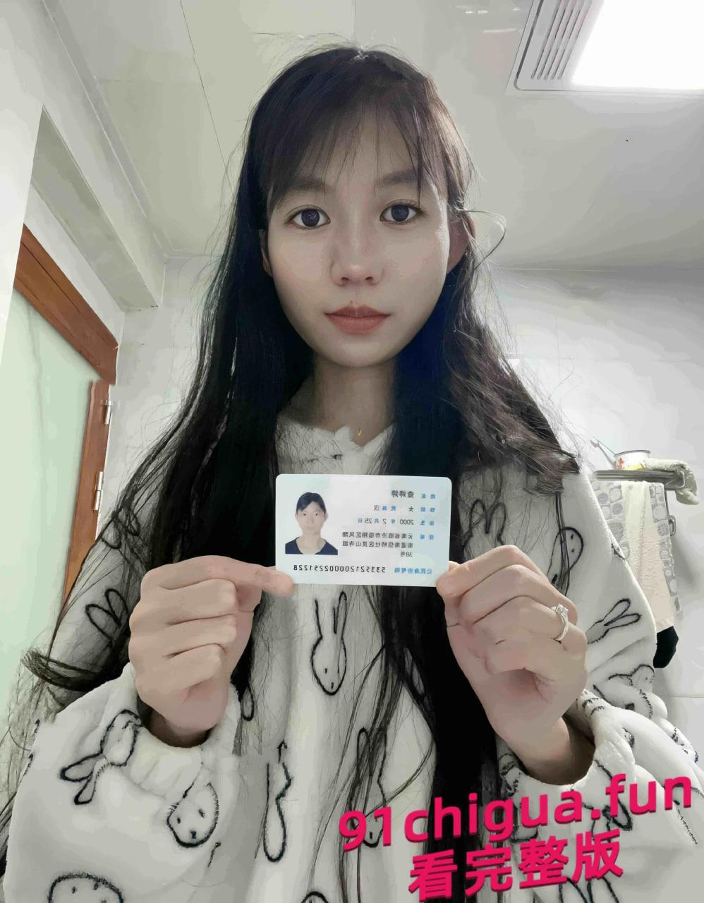 学生妹保山技校02年查婷婷为4000元裸贷私照和视频露出，粉嫩鲍鱼直怼镜头!! 果然还是年轻好，又嫩又粉！！-2