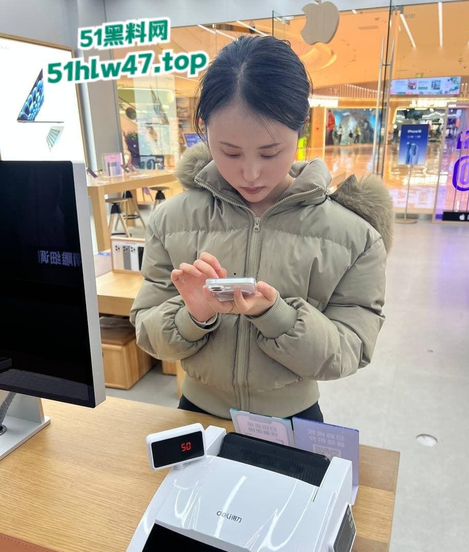 军嫂【任思莹】与亲姐老公暗夜缠绵性爱自拍流出，四川出轨丑闻让人怒不可遏！-4