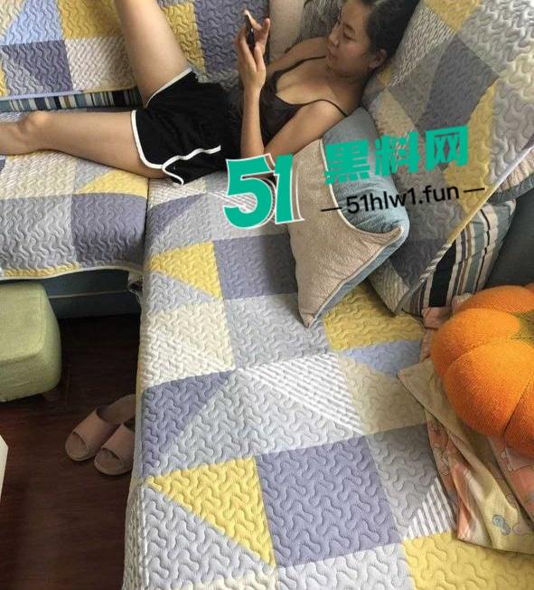 震惊！七岁男童为了游戏皮肤不惜把拿妈妈照片视频的跟人交换，偷拍妈妈大量裸照和视频传出。-7