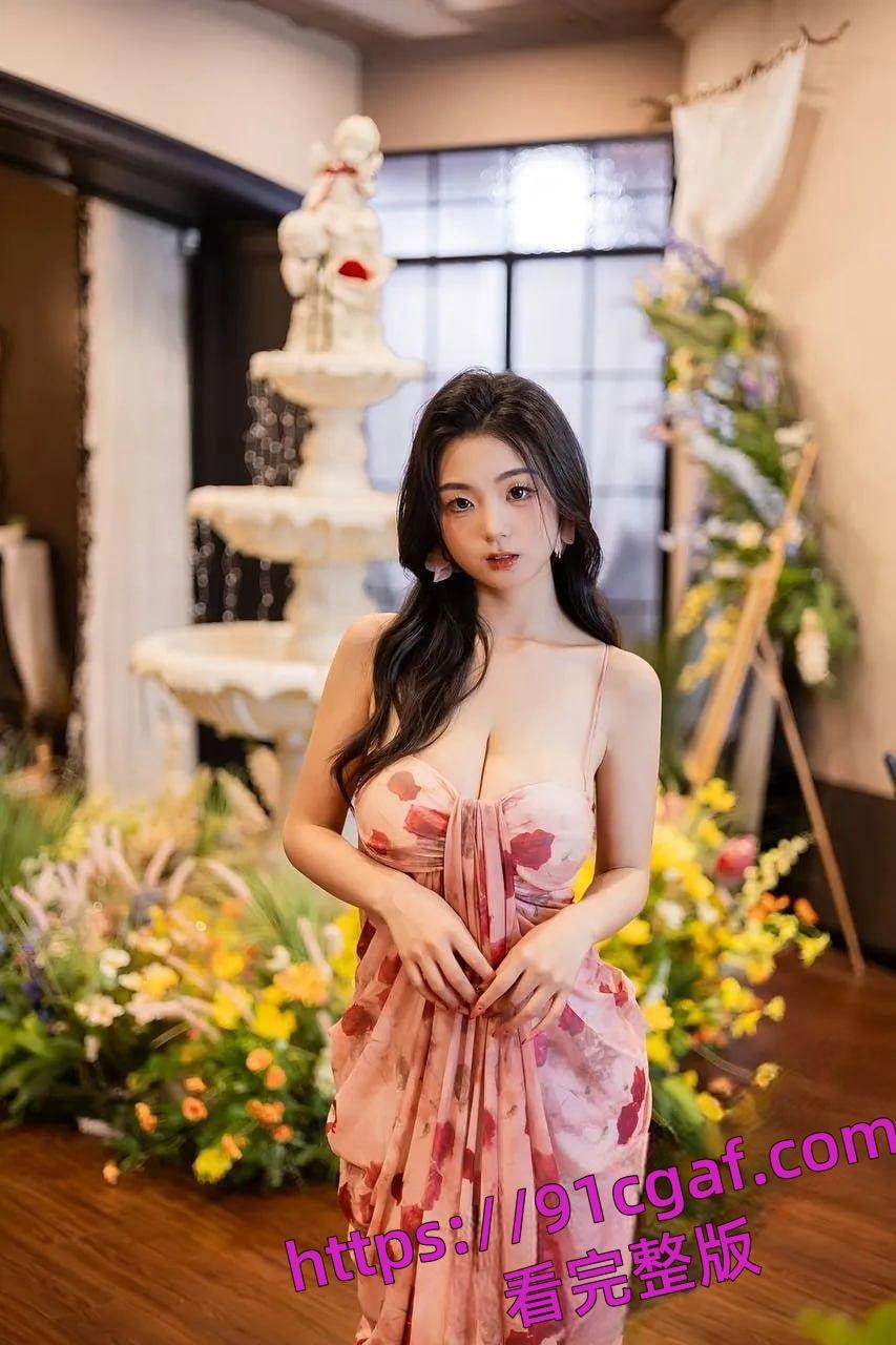 抖音天然巨乳网红小熊软糖被爆是福利姬温可儿，土豪一对一录屏流出！-4